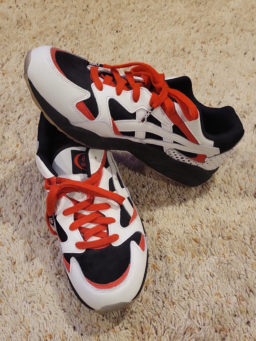 Asics Mens White Black Red Lace-Up Sneakers